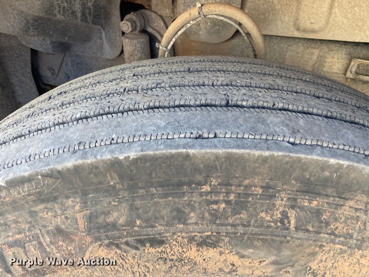 image for item DN8074 2007 Mack Granite  semi truck