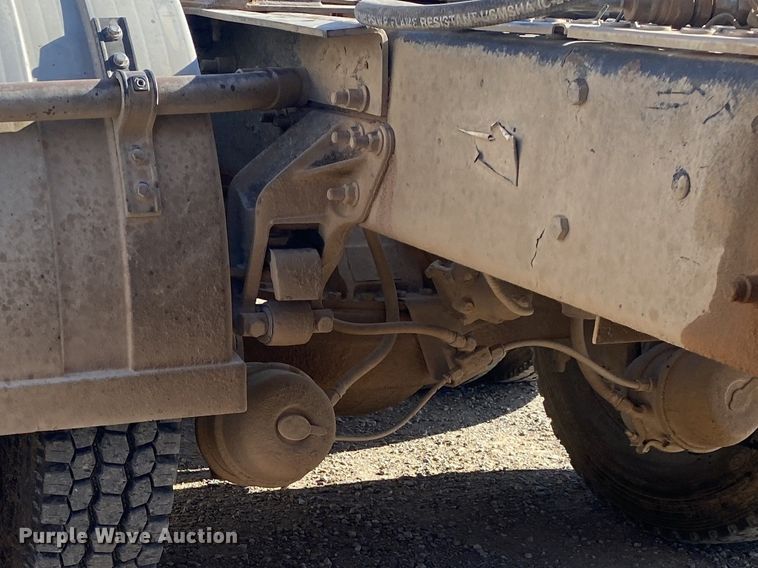 image for item DN8074 2007 Mack Granite  semi truck