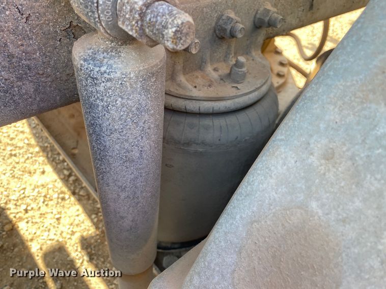 image for item DN8074 2007 Mack Granite  semi truck