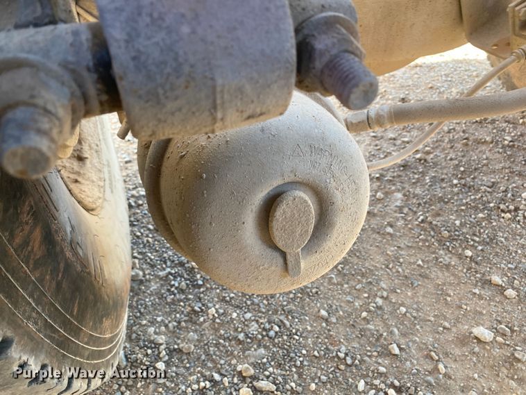 image for item DN8074 2007 Mack Granite  semi truck