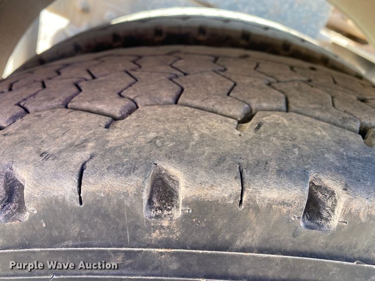 image for item DN8074 2007 Mack Granite  semi truck