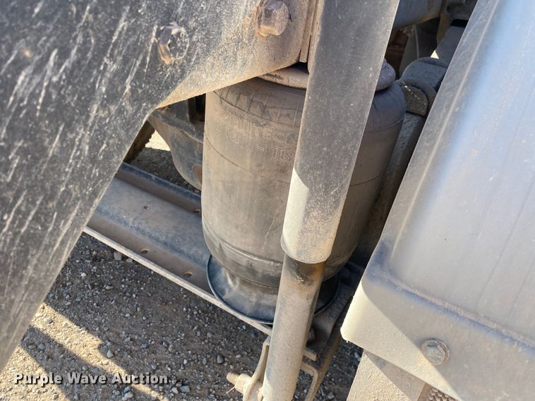 image for item DN8074 2007 Mack Granite  semi truck