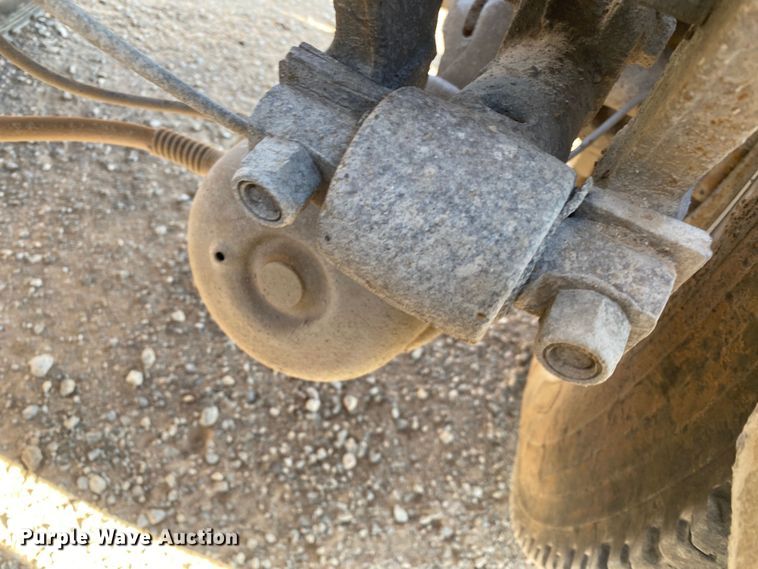 image for item DN8074 2007 Mack Granite  semi truck