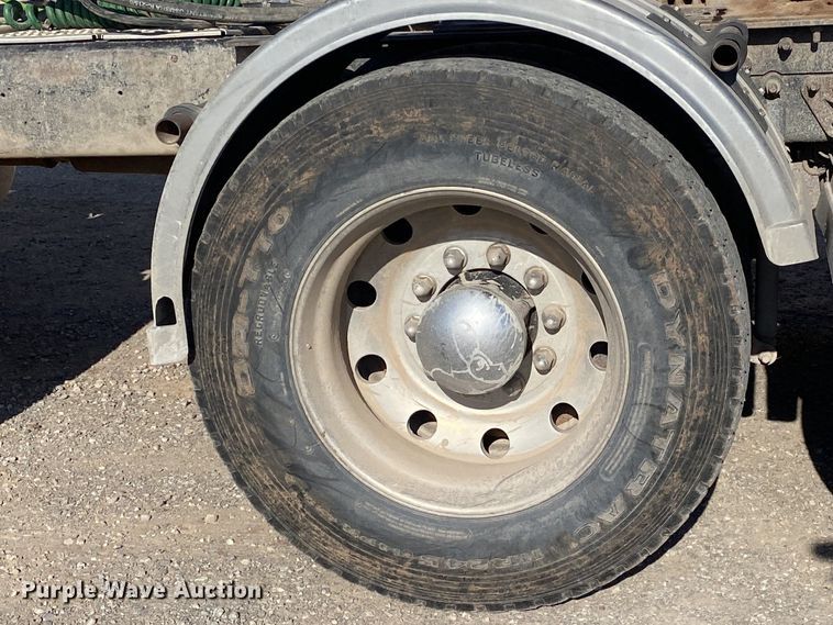 image for item DN8074 2007 Mack Granite  semi truck