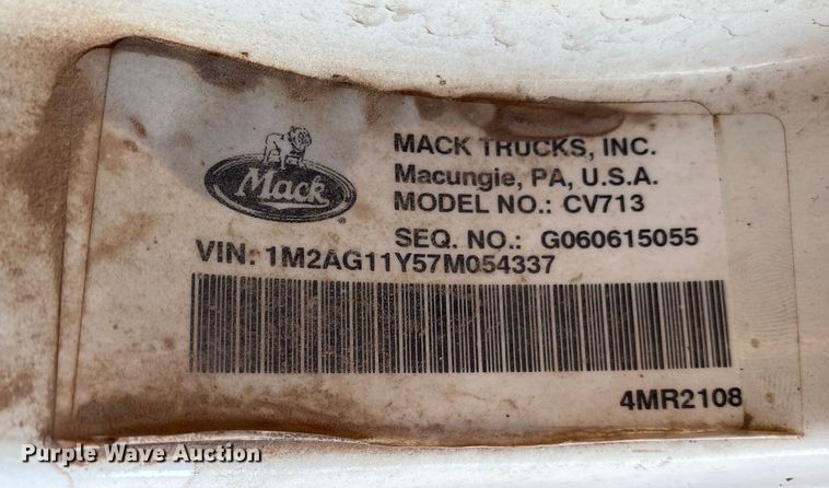 image for item DN8074 2007 Mack Granite  semi truck