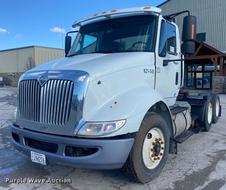 image for item DN8120 2009 International TranStar 8600  semi truck
