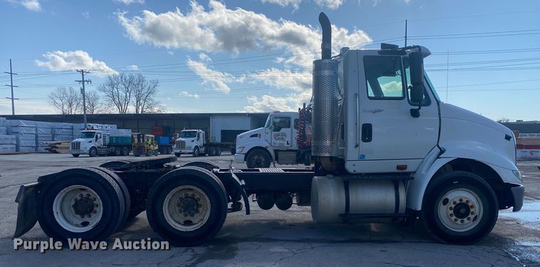 image for item DN8120 2009 International TranStar 8600  semi truck