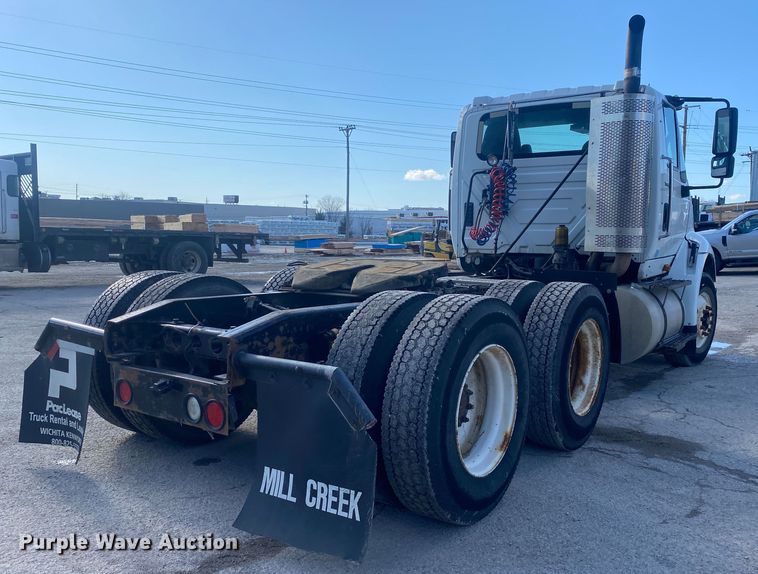 image for item DN8120 2009 International TranStar 8600  semi truck