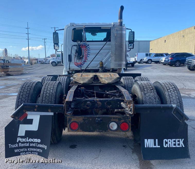 image for item DN8120 2009 International TranStar 8600  semi truck