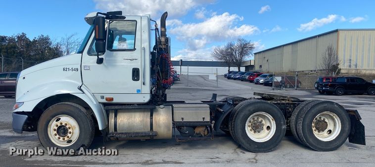 image for item DN8120 2009 International TranStar 8600  semi truck