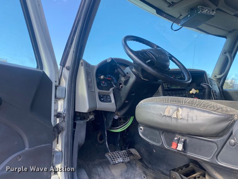 image for item DN8120 2009 International TranStar 8600  semi truck