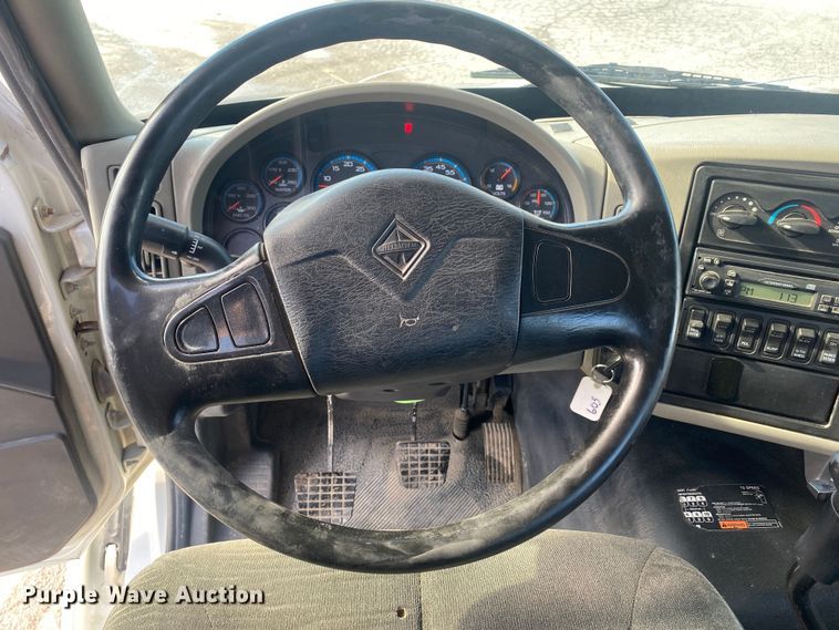 image for item DN8120 2009 International TranStar 8600  semi truck