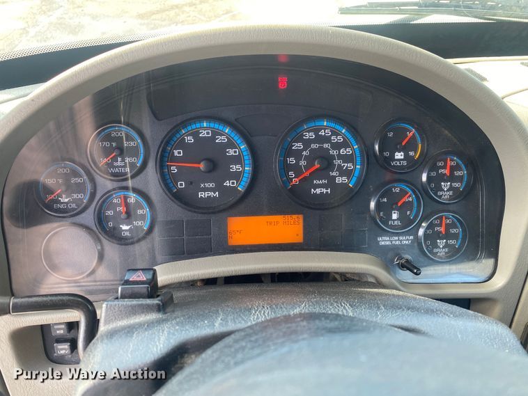 image for item DN8120 2009 International TranStar 8600  semi truck