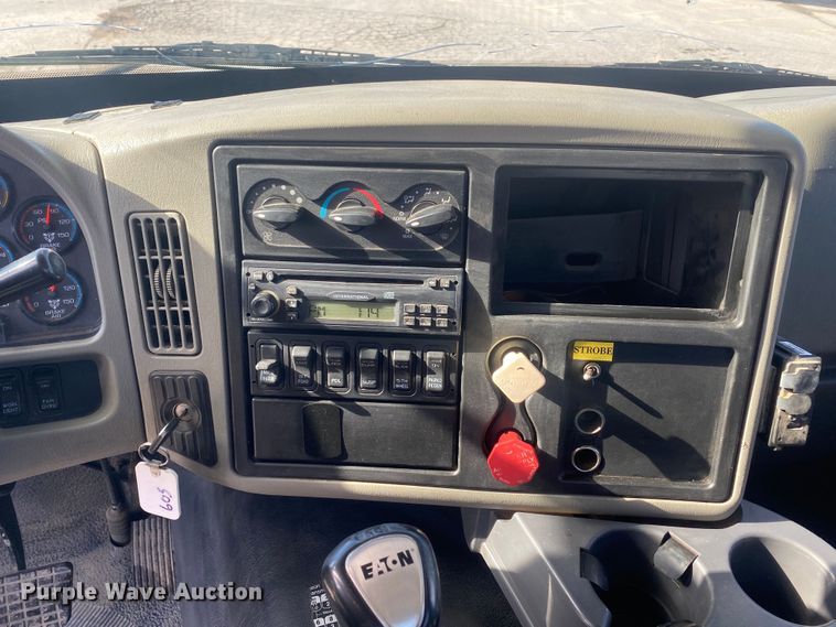 image for item DN8120 2009 International TranStar 8600  semi truck