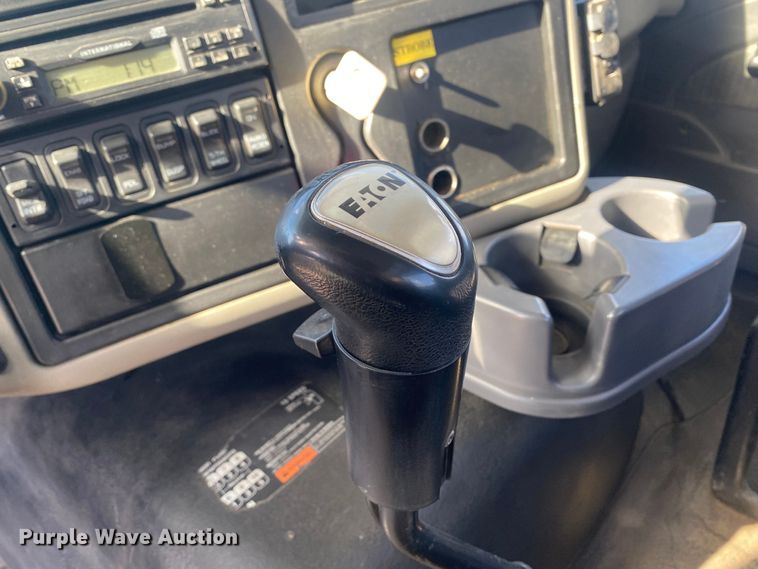 image for item DN8120 2009 International TranStar 8600  semi truck