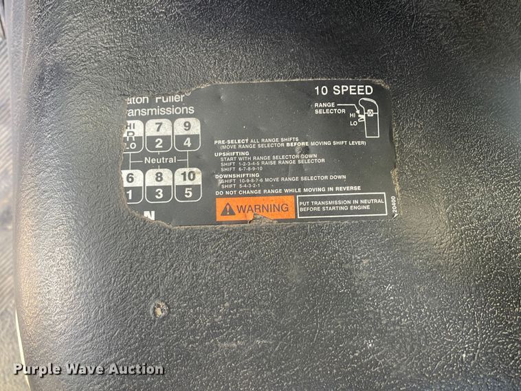 image for item DN8120 2009 International TranStar 8600  semi truck