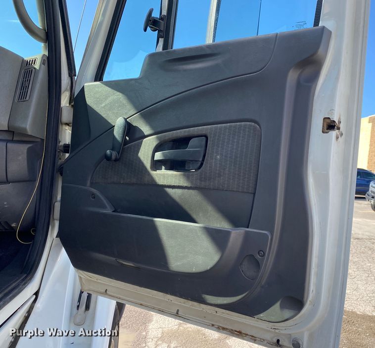 image for item DN8120 2009 International TranStar 8600  semi truck