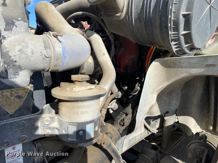 image for item DN8120 2009 International TranStar 8600  semi truck