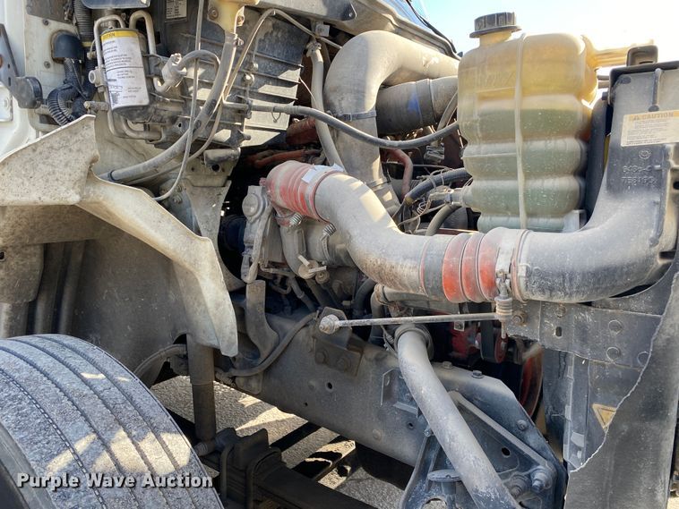 image for item DN8120 2009 International TranStar 8600  semi truck