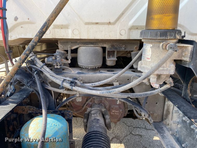 image for item DN8120 2009 International TranStar 8600  semi truck