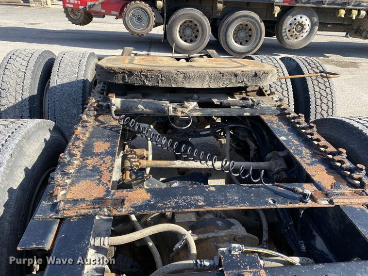 image for item DN8120 2009 International TranStar 8600  semi truck