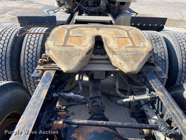 image for item DN8120 2009 International TranStar 8600  semi truck