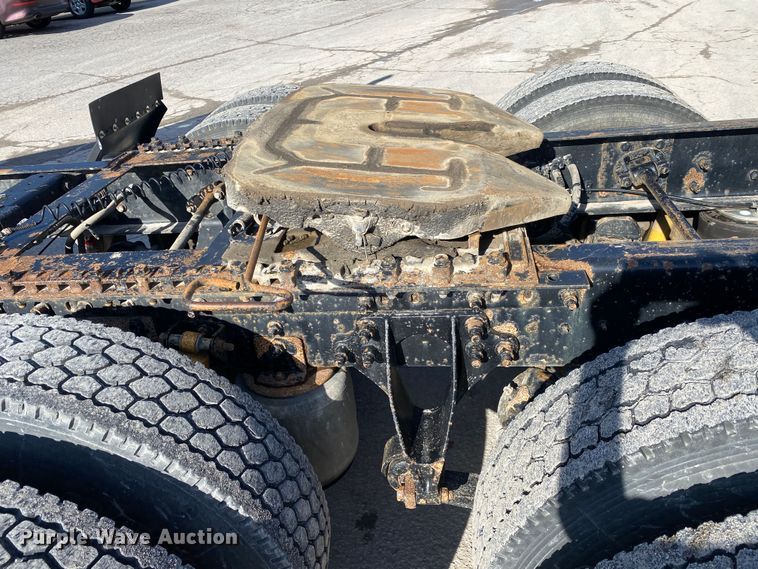 image for item DN8120 2009 International TranStar 8600  semi truck