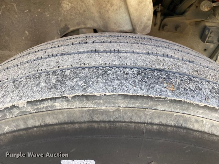 image for item DN8120 2009 International TranStar 8600  semi truck