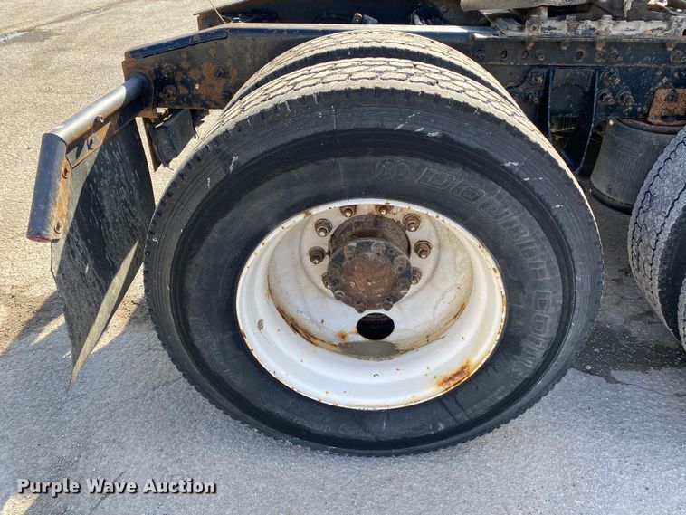 image for item DN8120 2009 International TranStar 8600  semi truck