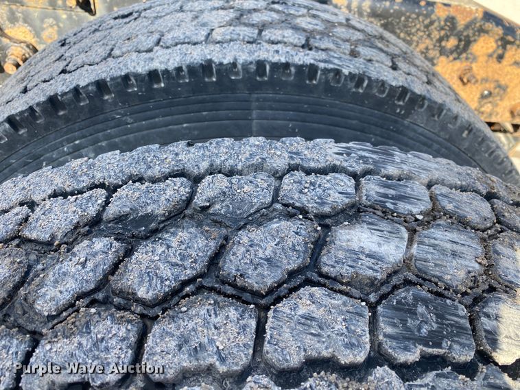 image for item DN8120 2009 International TranStar 8600  semi truck