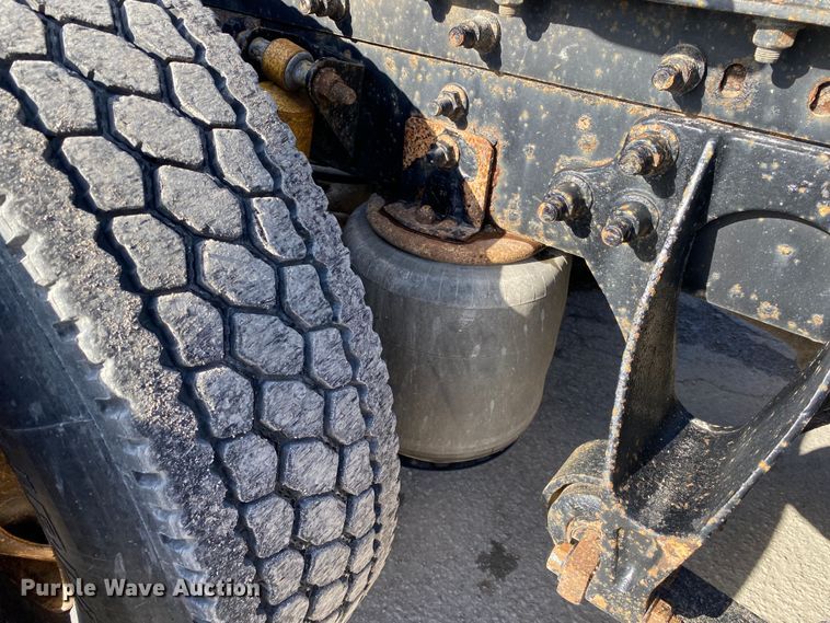 image for item DN8120 2009 International TranStar 8600  semi truck