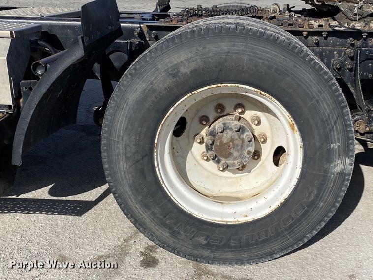 image for item DN8120 2009 International TranStar 8600  semi truck