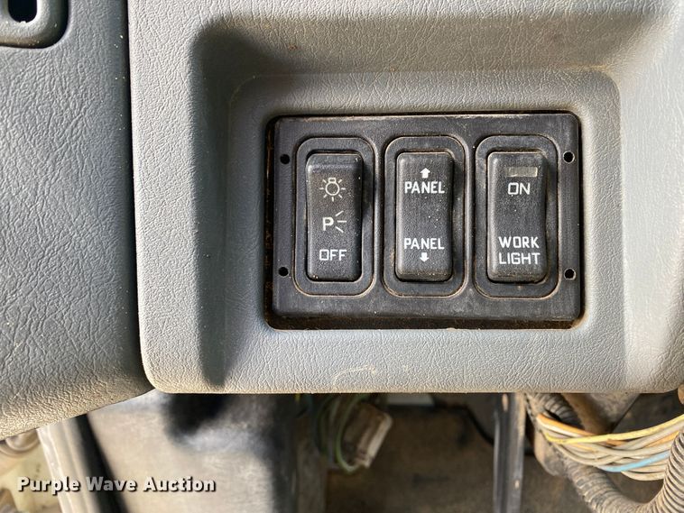 image for item DN8121 2006 International 8600  semi truck