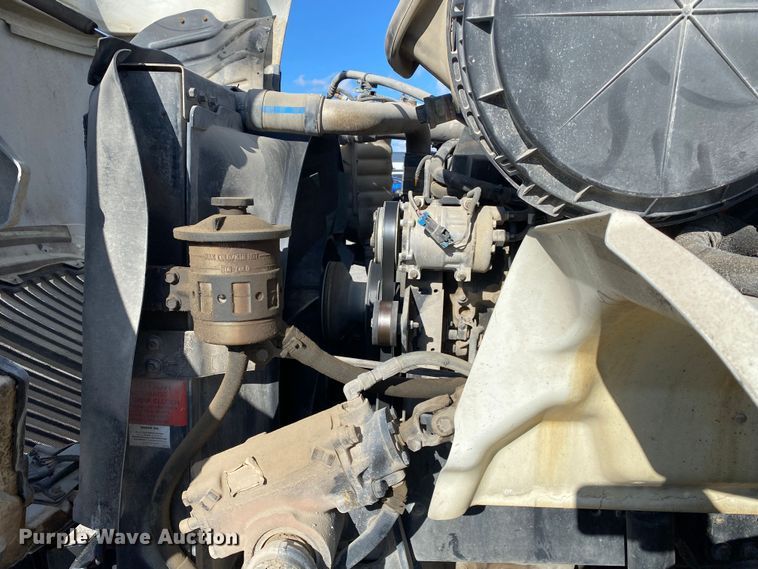 image for item DN8121 2006 International 8600  semi truck