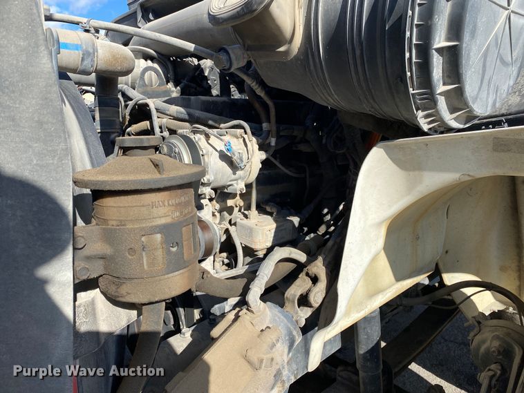 image for item DN8121 2006 International 8600  semi truck