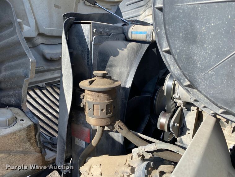 image for item DN8121 2006 International 8600  semi truck