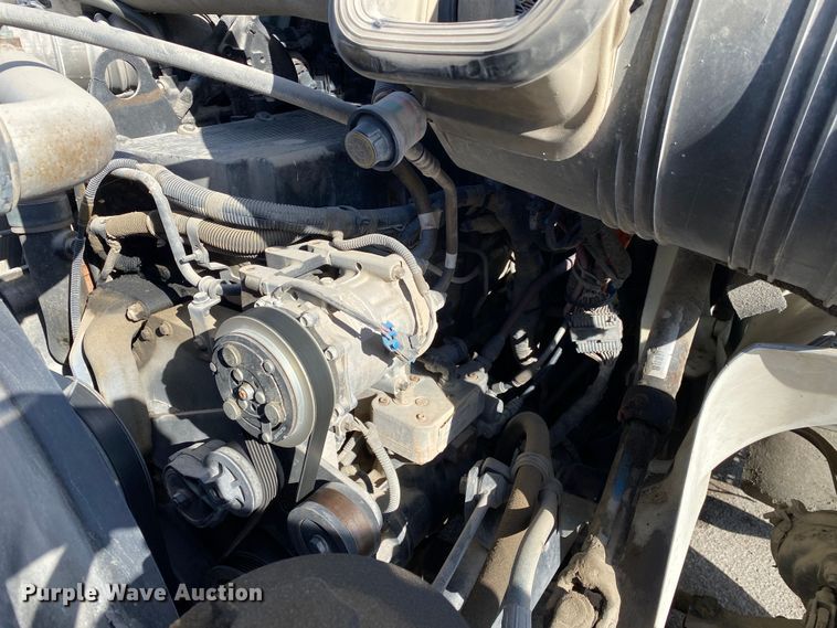 image for item DN8121 2006 International 8600  semi truck