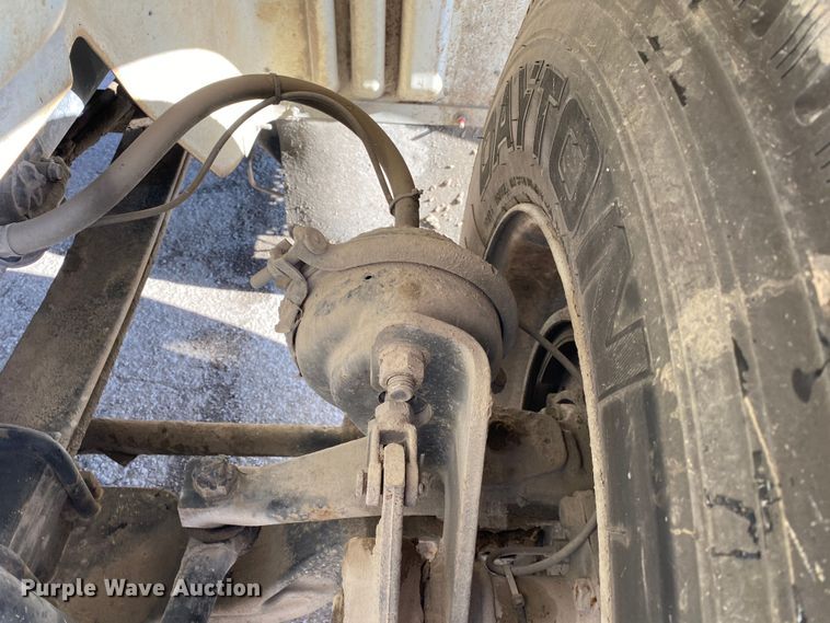 image for item DN8121 2006 International 8600  semi truck