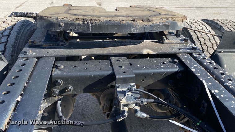 image for item DN8121 2006 International 8600  semi truck