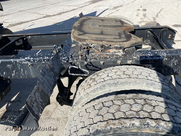 image for item DN8121 2006 International 8600  semi truck