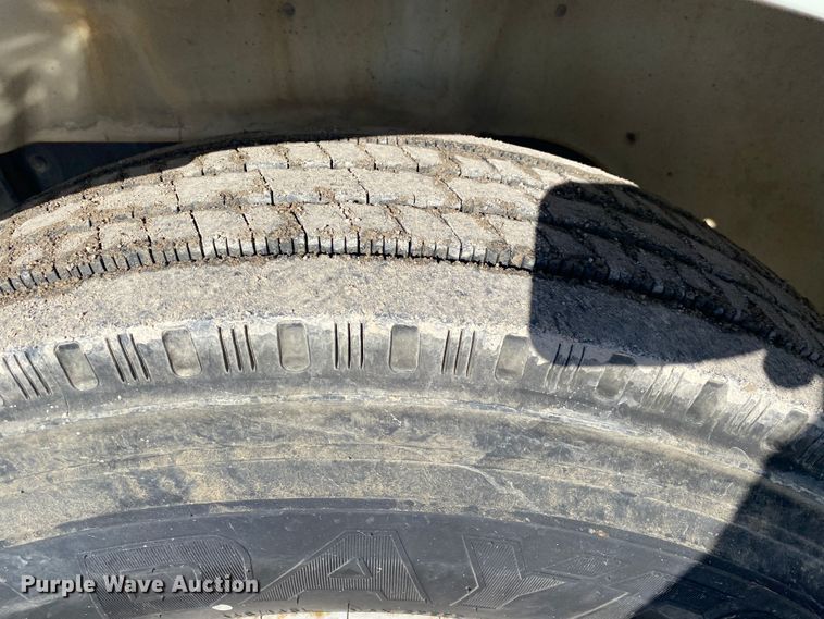 image for item DN8121 2006 International 8600  semi truck