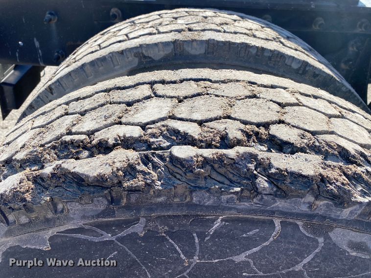 image for item DN8121 2006 International 8600  semi truck