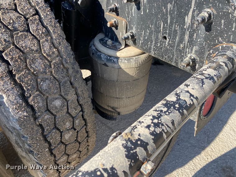 image for item DN8121 2006 International 8600  semi truck