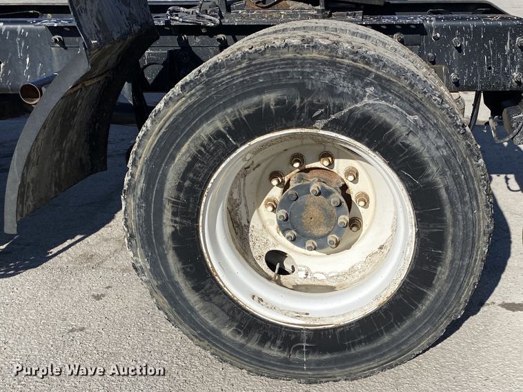 image for item DN8121 2006 International 8600  semi truck