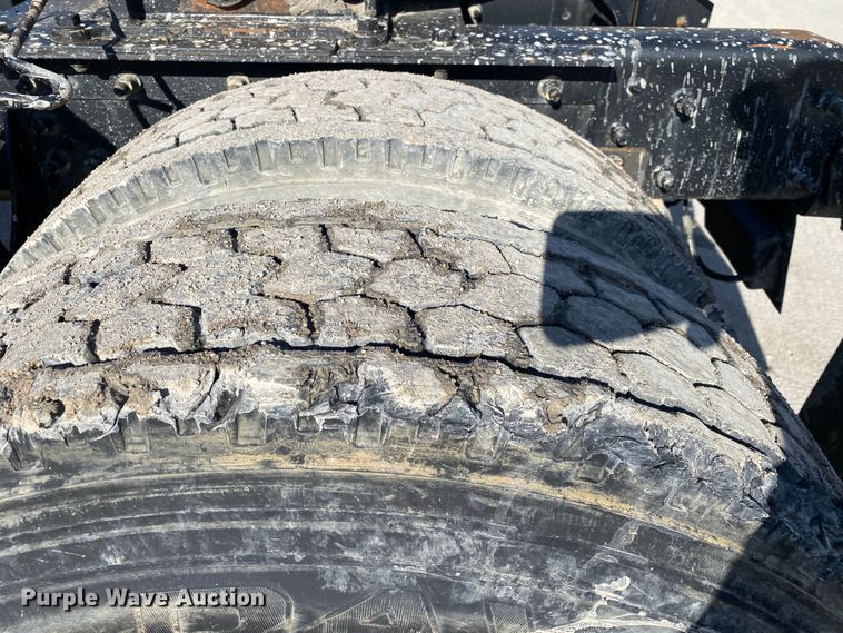 image for item DN8121 2006 International 8600  semi truck