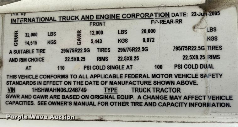 image for item DN8121 2006 International 8600  semi truck