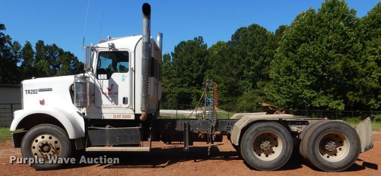 image for item DO1430 2009 Kenworth W900  semi truck