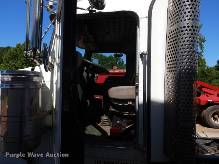 image for item DO1430 2009 Kenworth W900  semi truck