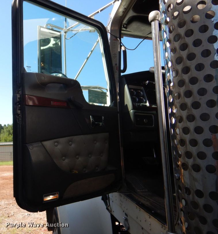 image for item DO1430 2009 Kenworth W900  semi truck