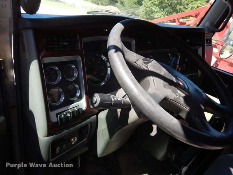 image for item DO1430 2009 Kenworth W900  semi truck